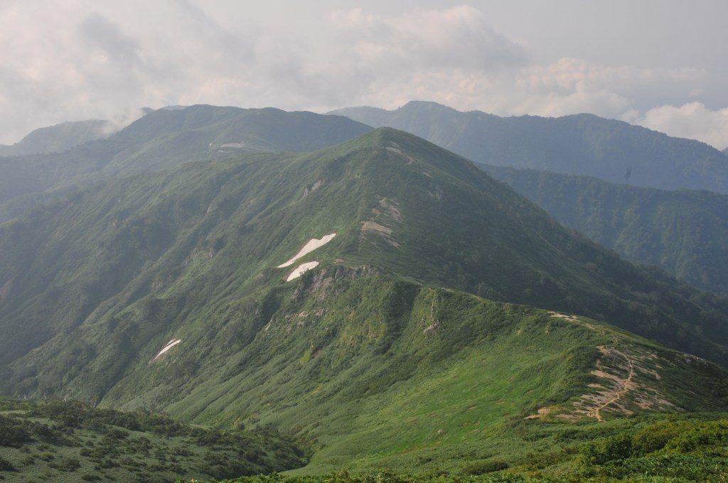 御秘所、姥権現、草履塚、切合小屋方面の展望です