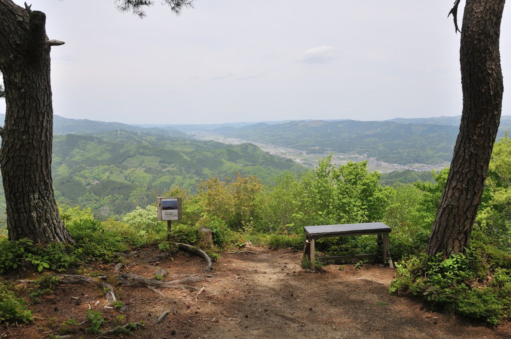 山の中腹の展望台